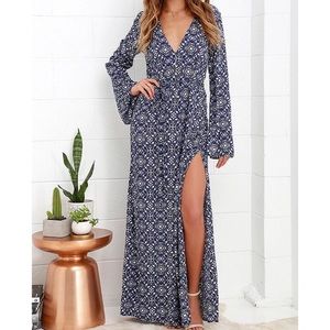 Lulu’s Blue & White Mandala Daydream Maxi Dress